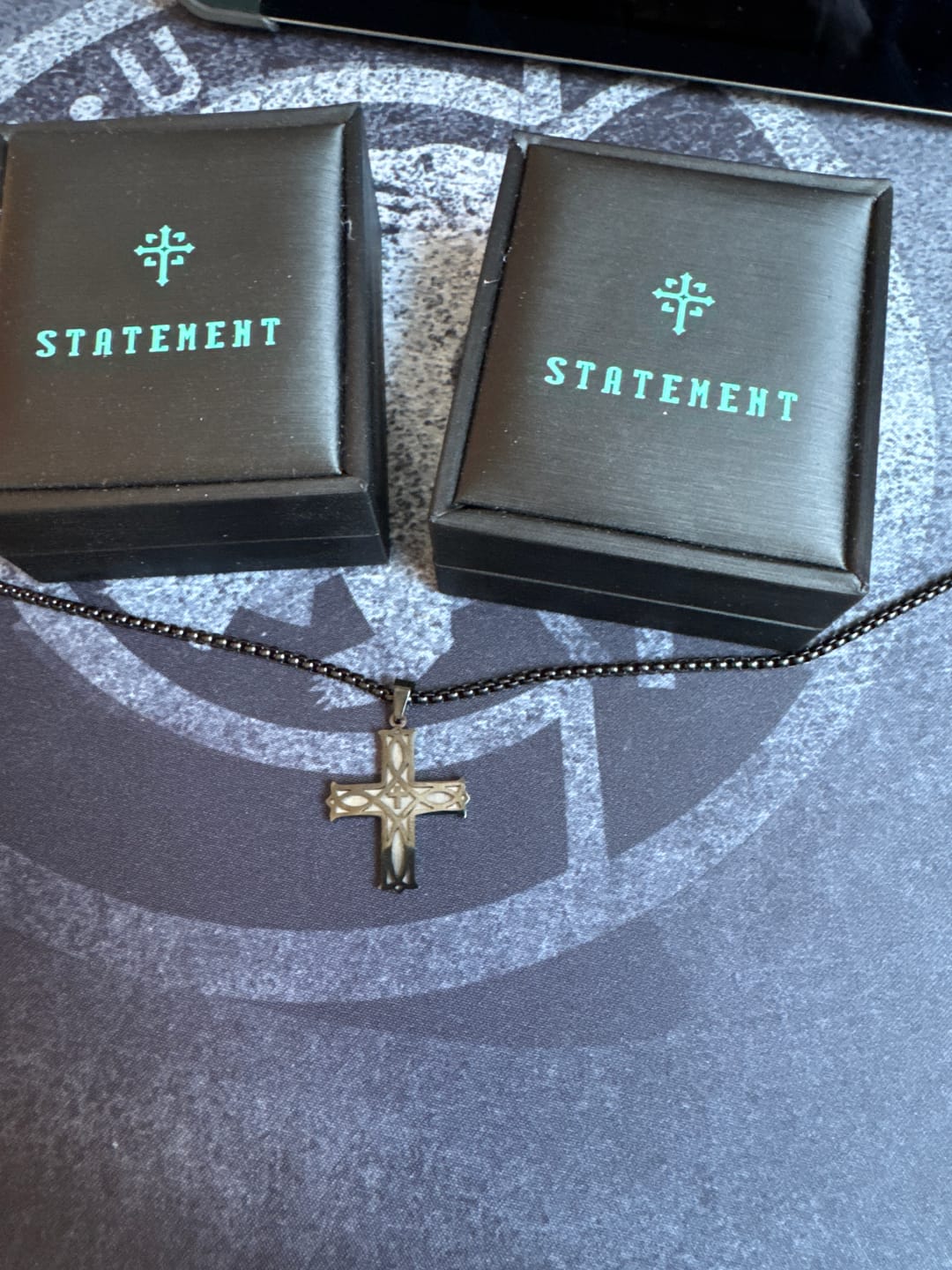 Customer photo review of Statement™ Kreuzkette