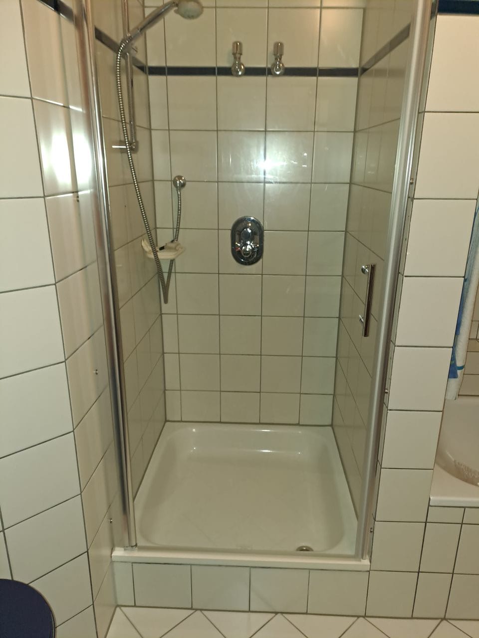 Customer photo review of SONNI Dusche Nischentür Duschtür ESG Glastür mit Nano Beschichtung 70-90cm Höhe 185/195cm