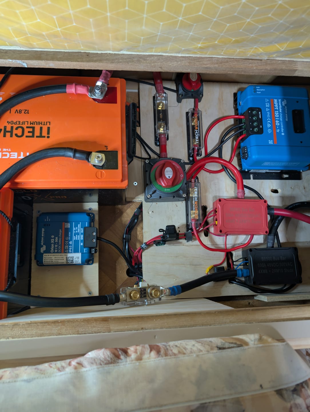 Customer photo review of VICTRON Orion XS 12/12-50A DC-DC battery charger | (ORI121217050)