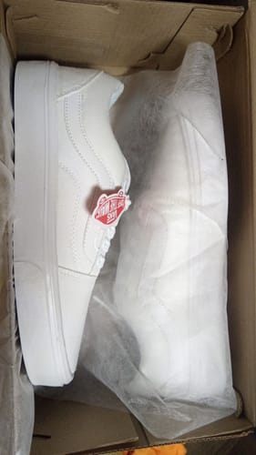 Customer photo review of Tenis Vans Choclo Blanco Total