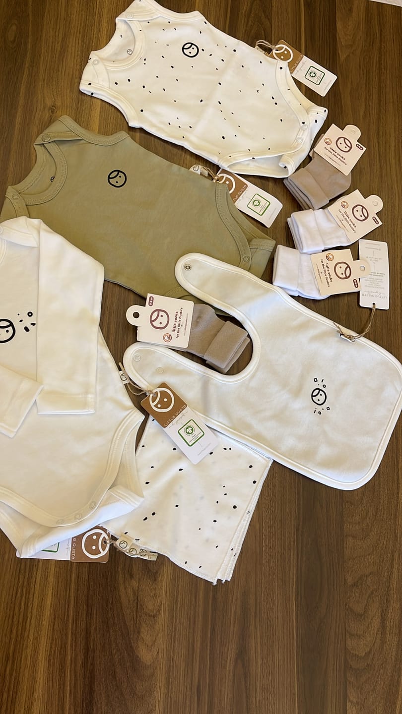 Customer photo review of Organik Pamuk Sıvı Geçirmez Planet Gusto Beyaz Mama Önlüğü
