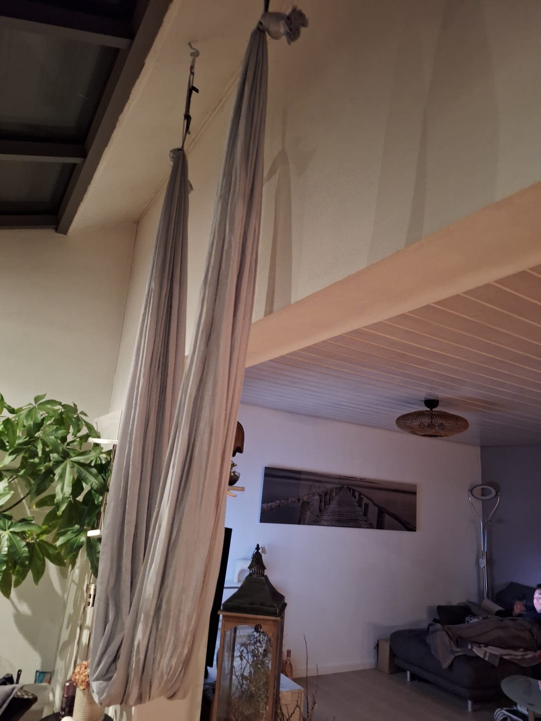 Customer photo review of Aerial Yoga Hängematte (Komplettset) - Farbe Silbergrau
