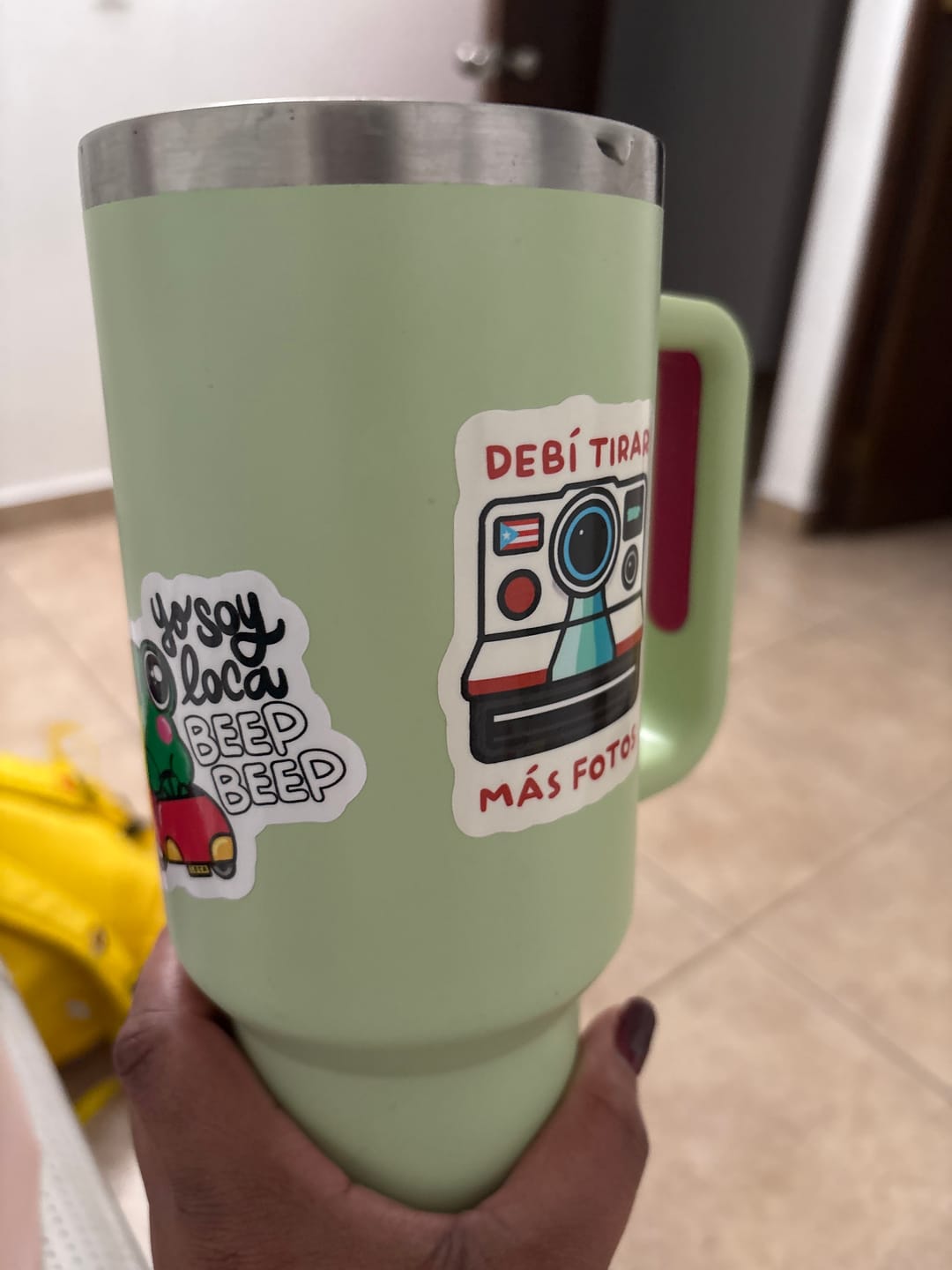 Customer photo review of Debí tirar más fotos (Sticker Laminado)