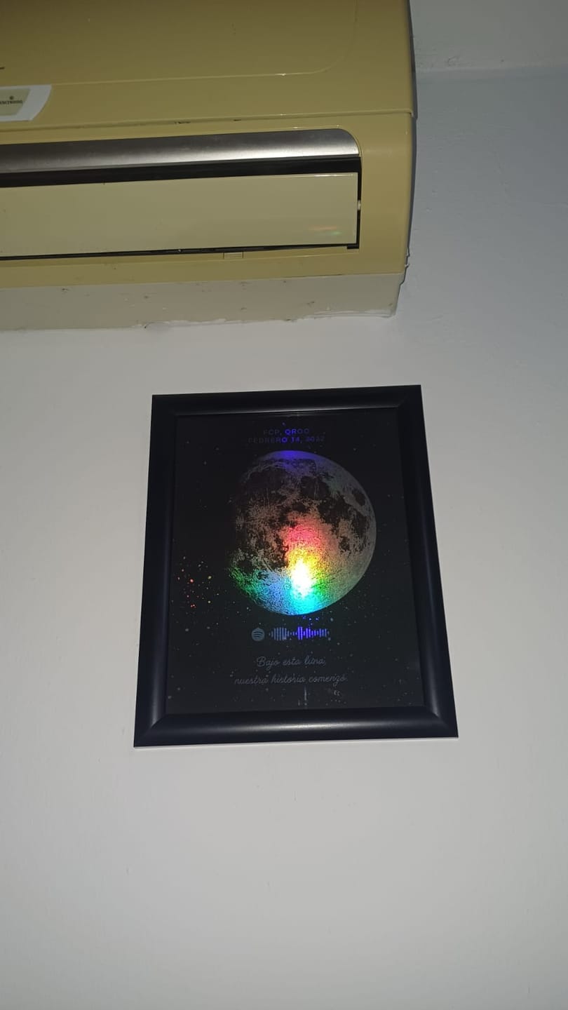 Customer photo review of Mapa Lunar Holográfico