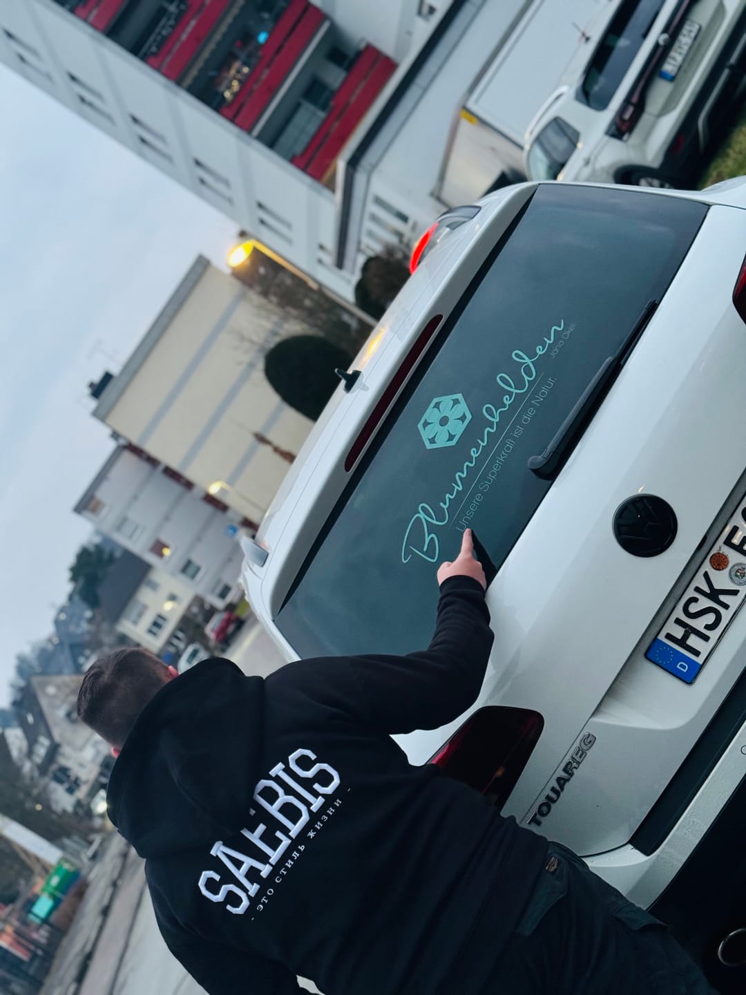 Customer photo review of Lifestyle Herren Zip Hoodie schwarz mit Stickerei by SAEBIS®