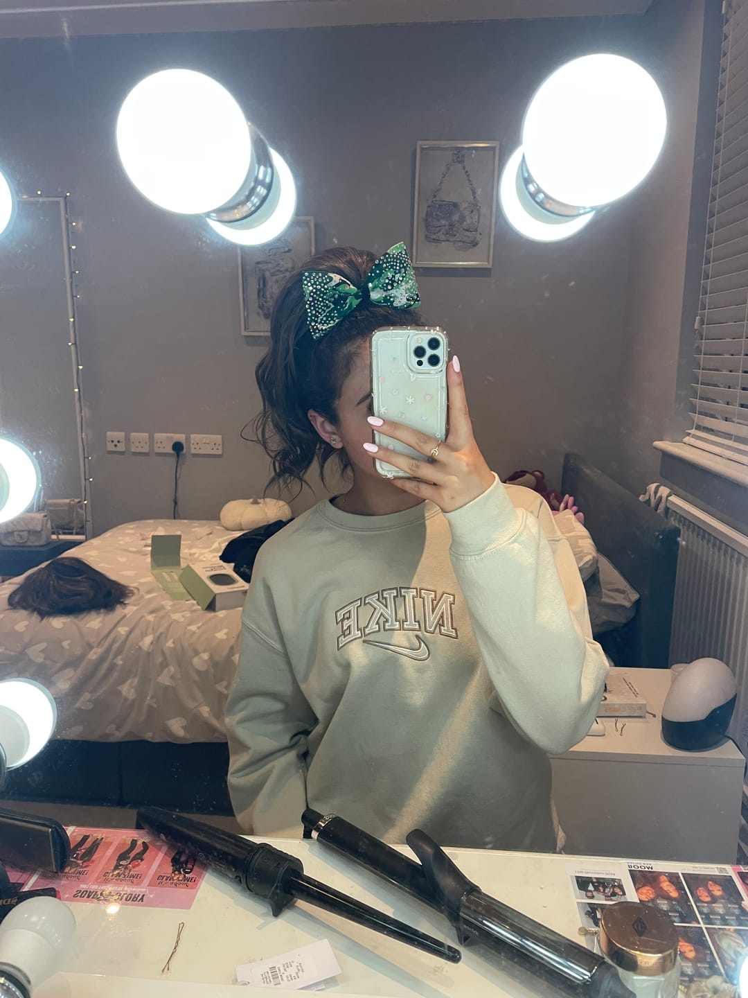 Customer photo review of Stranded Medium Flicky Clip-on Ponytail #8/10 Baby Bronde