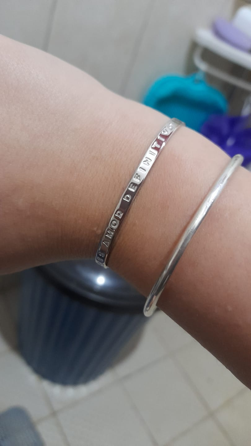 Customer photo review of COMBO DE 2 BRAZALETES DELGADOS PERSONALIZADOS