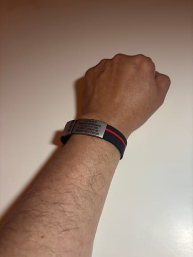 Customer photo review of 3 pack AxoID - 6 emblemas incluidos
