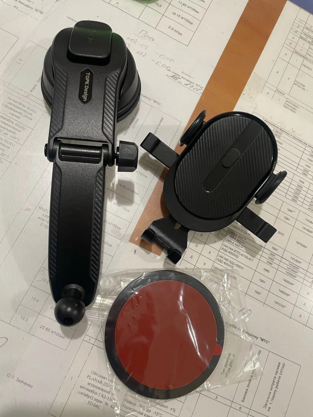 Customer photo review of Aluminum Car Phone Holder Mount 360° Rotatable Dashboard Mount Universal — Black | KIMLUD