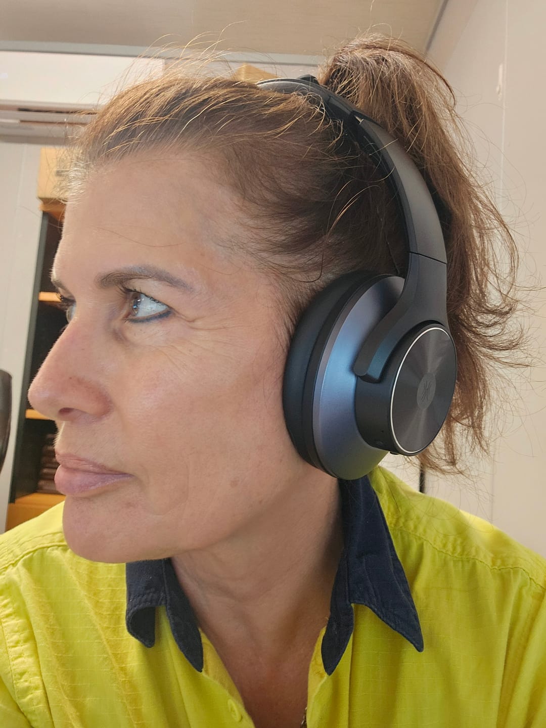 Customer photo review of Oneodio A Series - Bluetooth 5.0 Active Noise Cancelling Wireless Headphones - Built-in Microphone, Type C Charging & Carry Case