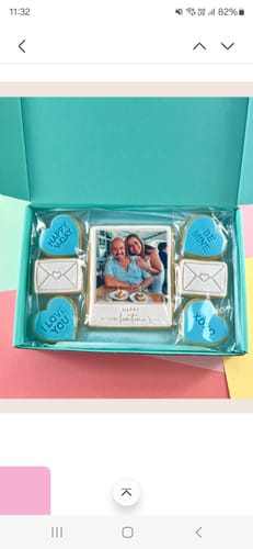 Customer photo review of Polaroid Valentine's Day Cookie Gift Box