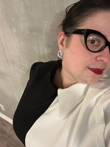 Customer photo review of PRE-ORDER - Beetlejuice Beetlejuice™  Delia Deetz Shirtdress in Black and White