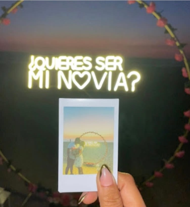 Customer photo review of Letrero Personalizado de Neón