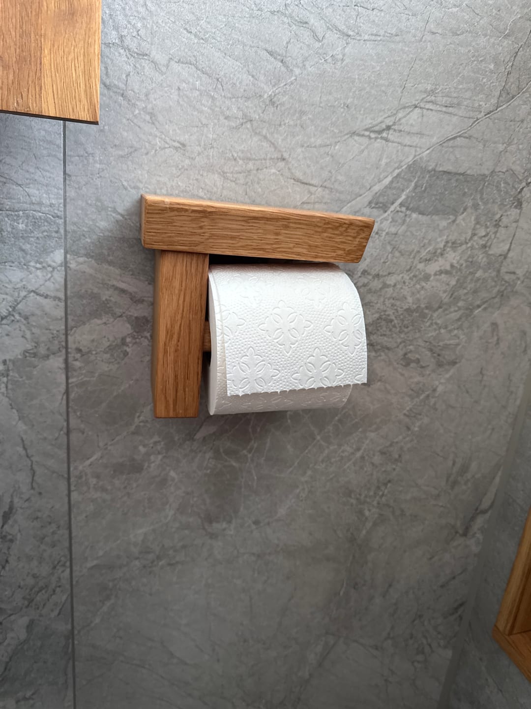 Customer photo review of Toilettenpapierhalter CULTUS aus Holz