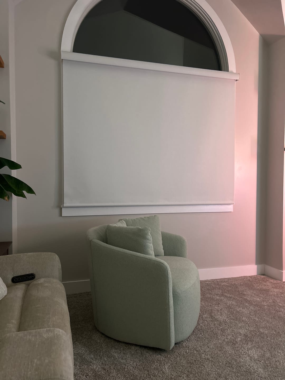Customer photo review of SmartWings Motorized Roller Shades 100% Blackout Vigor