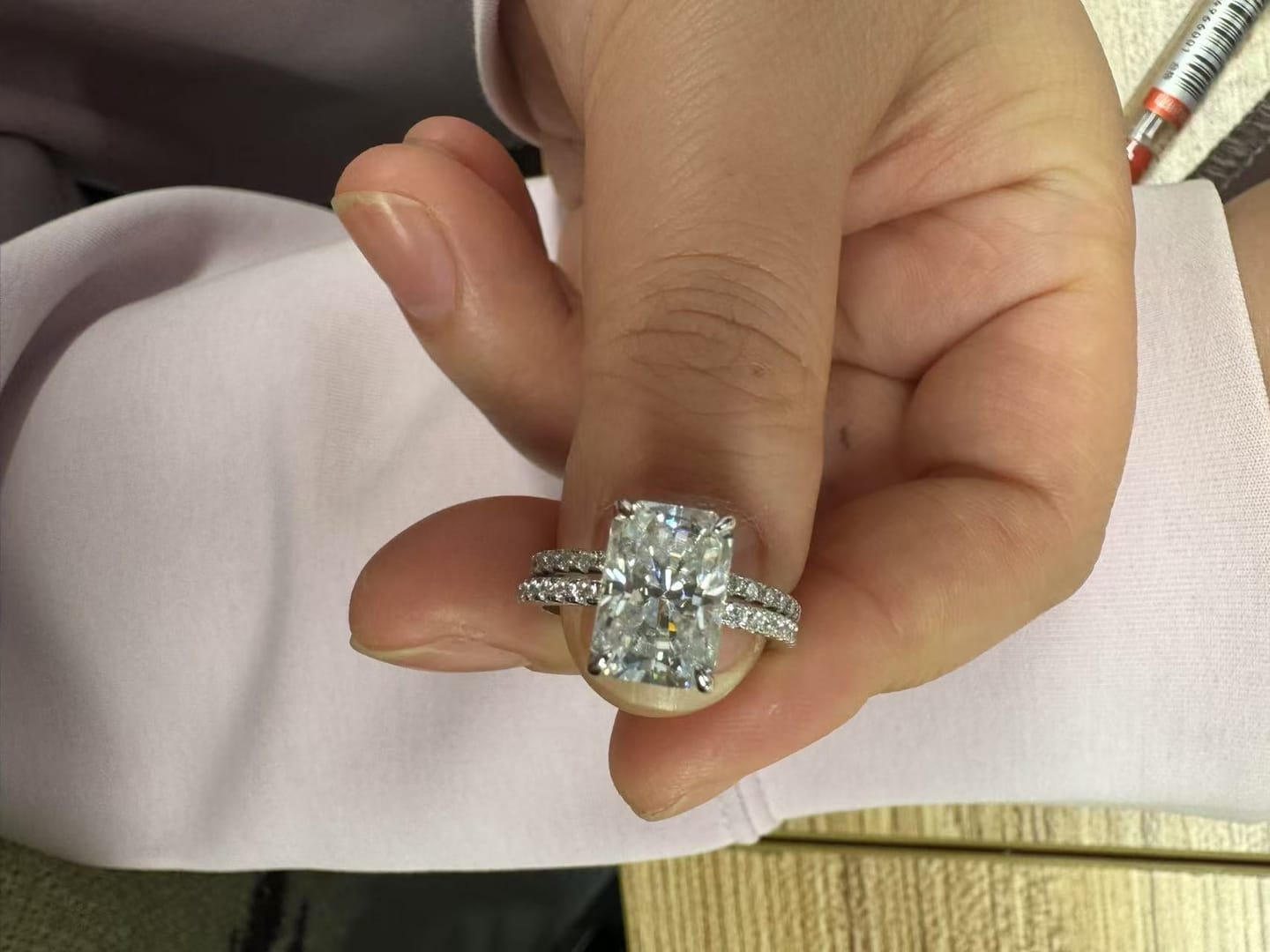 Customer photo review of S925 Moissanite 3.5 Ct Radiant Cut White Gold/Yellow Gold/Rose Gold Wedding Ring For Women