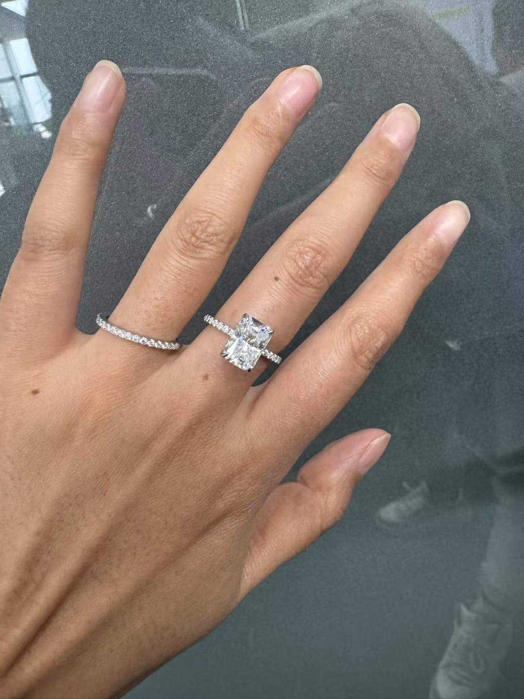 Customer photo review of S925 Moissanite 3.5 Ct Radiant Cut White Gold/Yellow Gold/Rose Gold Wedding Ring For Women