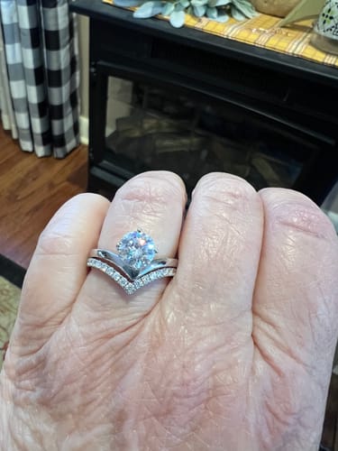 Customer photo review of Solitaire Chevron Round Moissanite Bridal Set Engagement Ring