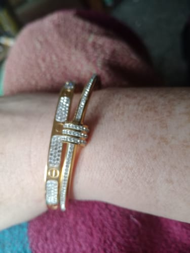 Customer photo review of Emery Gold Diamond Screw Bracelet