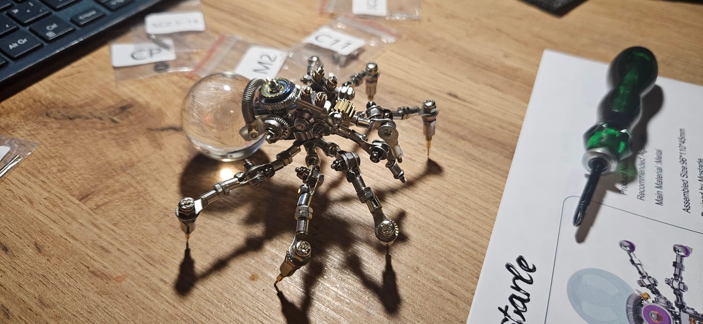 Customer photo review of Crystal Lamp Jumping Spider