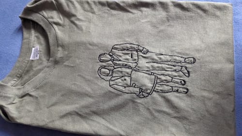 Customer photo review of Personalisiertes & besticktes T-Shirt