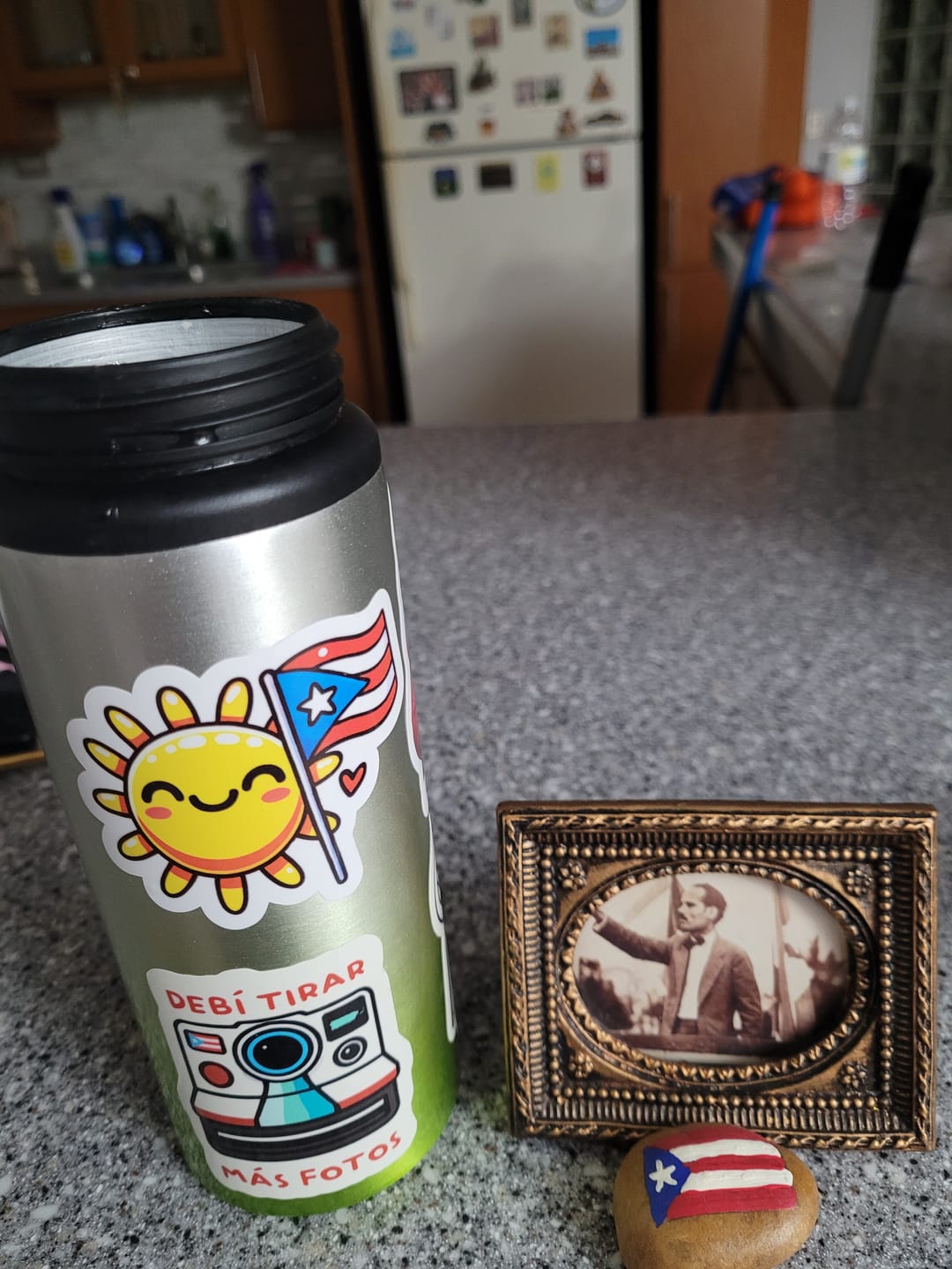 Customer photo review of Debí tirar más fotos (Sticker Laminado)