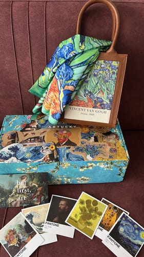 Customer photo review of Vincent Van Gogh Irises Tablo Çanta