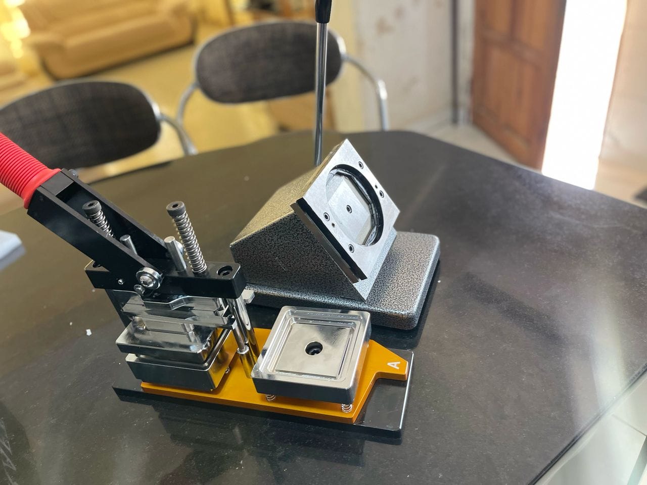 Customer photo review of 63.5x63.5MM（2.5"x2.5"） Magnets Machine Kit With Cutter And 1000 sets of Materials