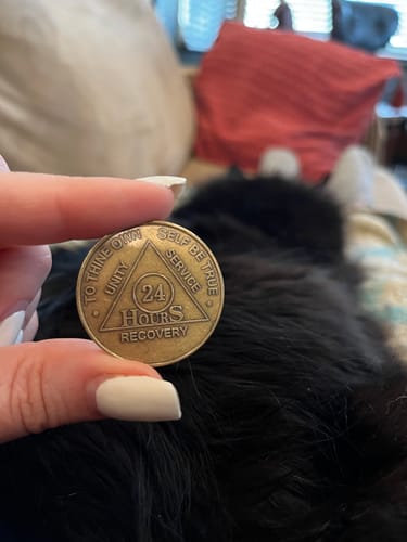 Customer photo review of Recovery Mint 24 Hours to 9 Months Bronze AA Meeting Chips Set - Newcomer Monthly Sobriety Coins/Tokens