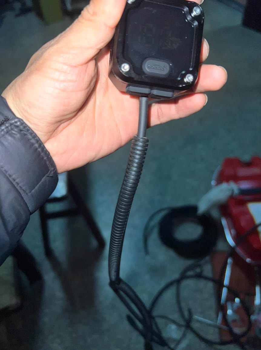 Customer photo review of C36 Motorcycle Bi-Directional Battery Charger – 100W PD Fast Charge, Real-Time Voltage Display, IP67 Waterproof, Lead-Acid Repair, Mirror/Adhesive Mount