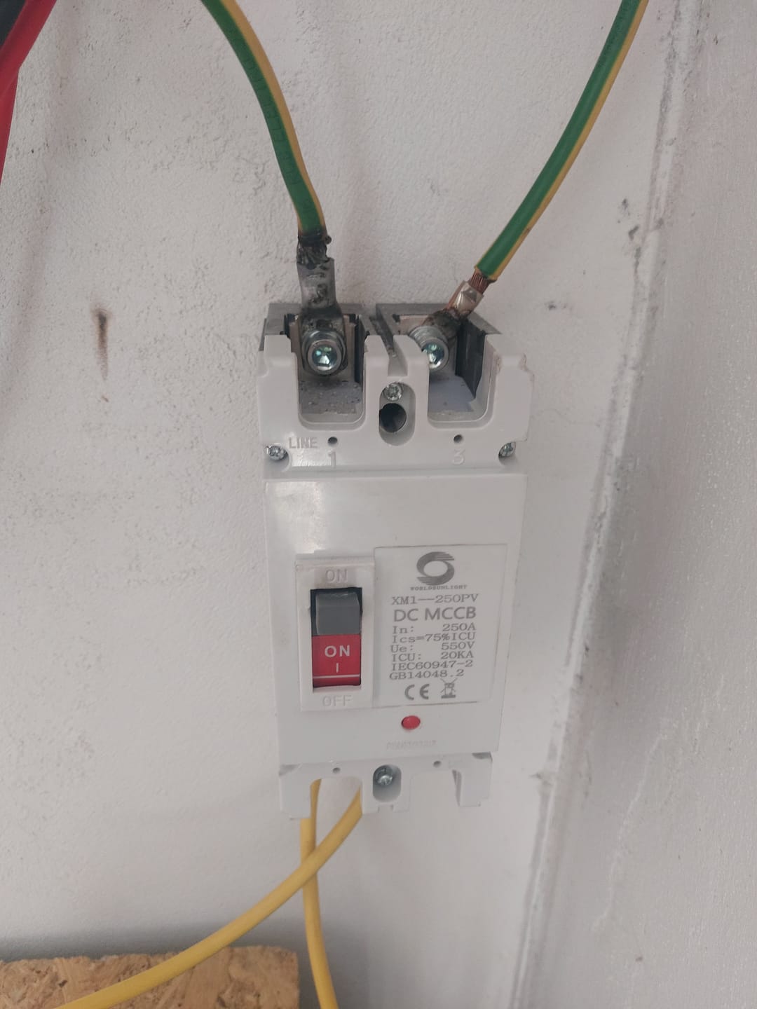 Customer photo review of Intrerupator pentru acumulatori 250A 550V DC MCCB