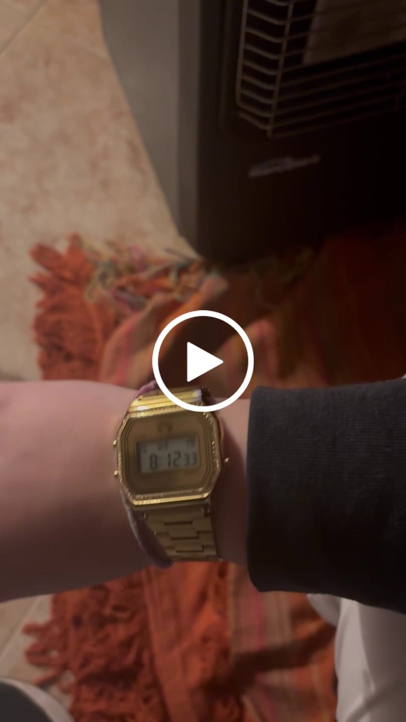 Customer video review of Reloj Digital Vintage Brillo ~ Oro