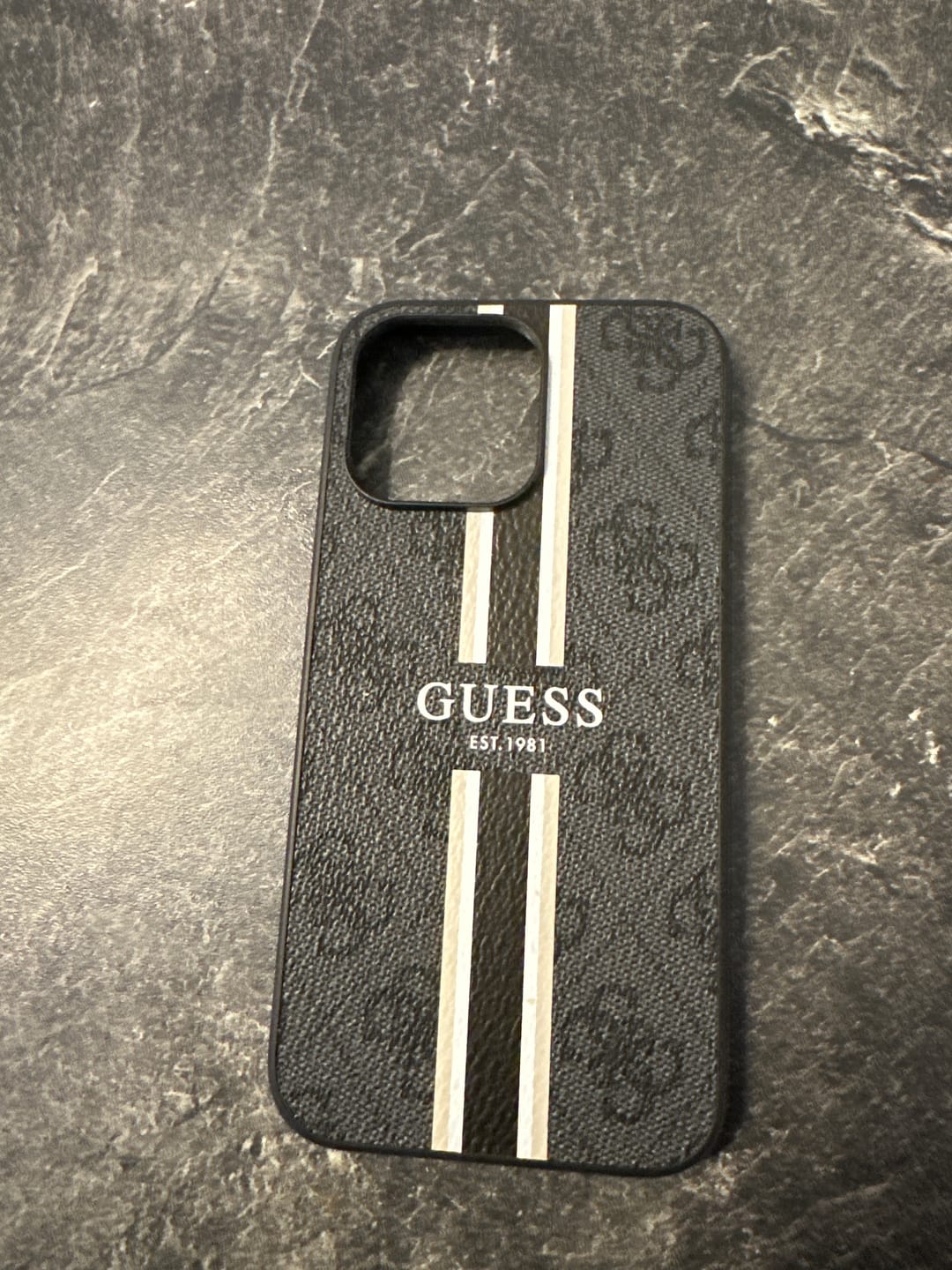 Customer photo review of Guess Printed Stripes Case MagSafe