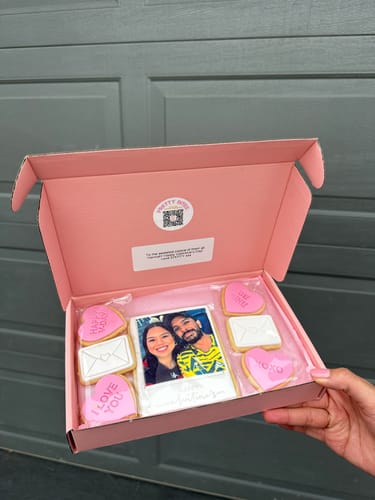 Customer photo review of Polaroid Valentine's Day Cookie Gift Box