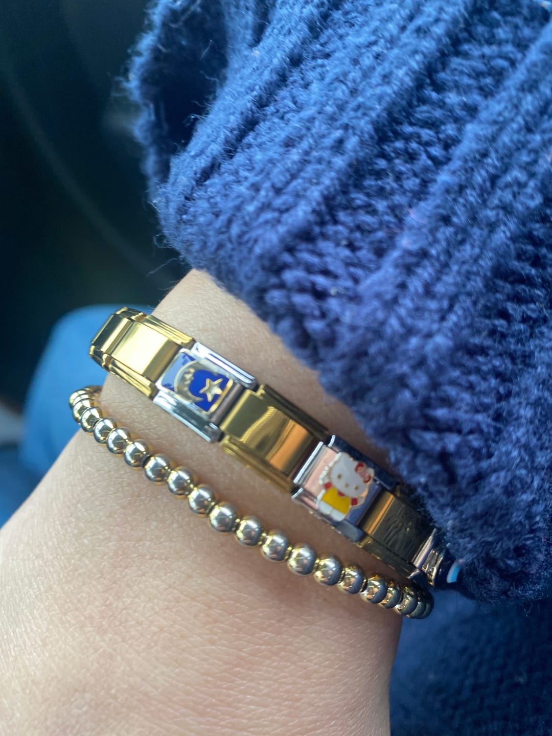 Customer photo review of Charm Luna Con Fondo Azul