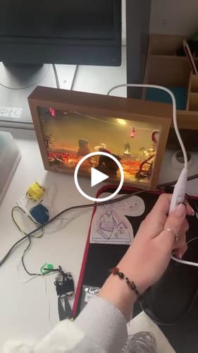 Customer video review of Arcane: League of Legends Jinx & Ekko Parallel Timeline Anime LED Light Box Photo Frame