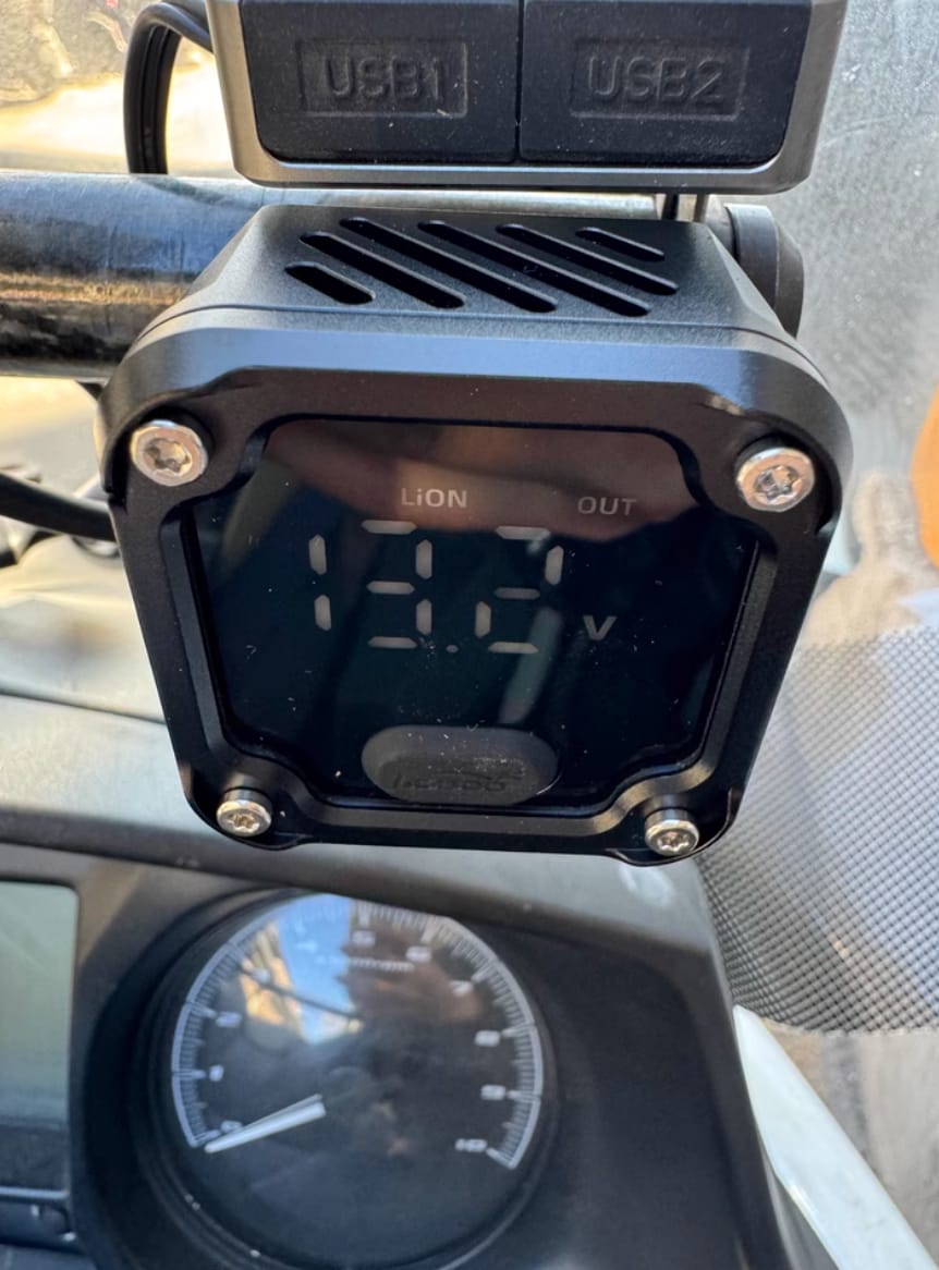 Customer photo review of C36 Motorcycle Bi-Directional Battery Charger – 100W PD Fast Charge, Real-Time Voltage Display, IP67 Waterproof, Lead-Acid Repair, Mirror/Adhesive Mount