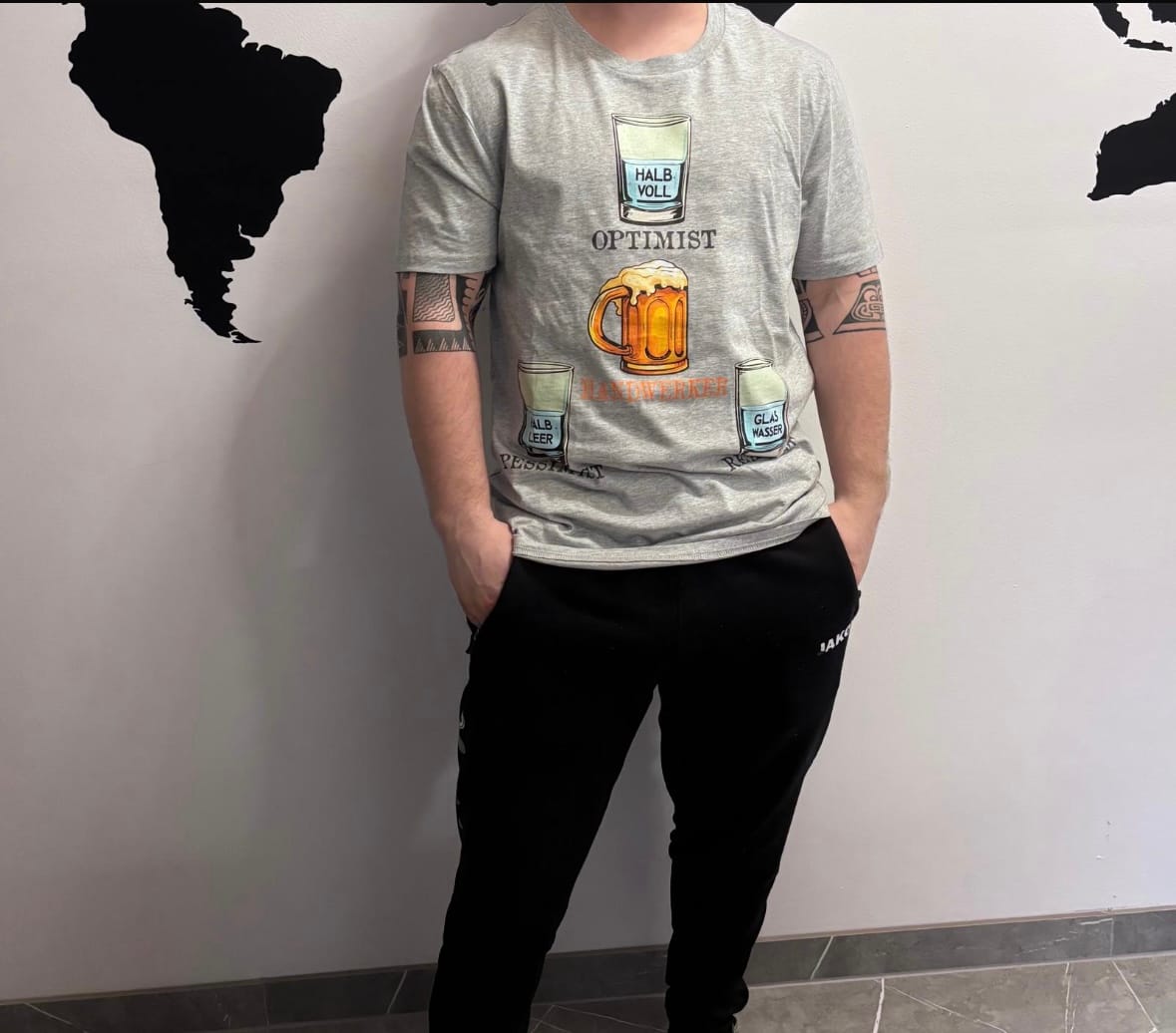 Customer photo review of Handwerker Humor T-Shirt - Bier ist die Lösung