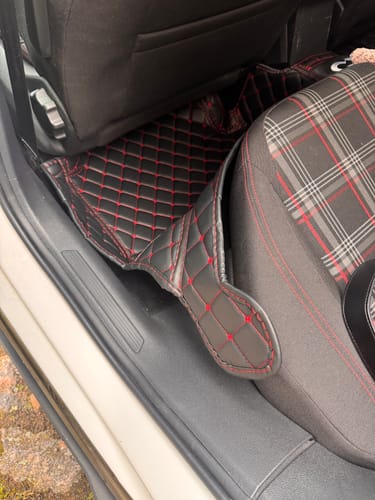 Customer photo review of Personalisierte Auto Fußmatten – Maßanfertigung mit Logo