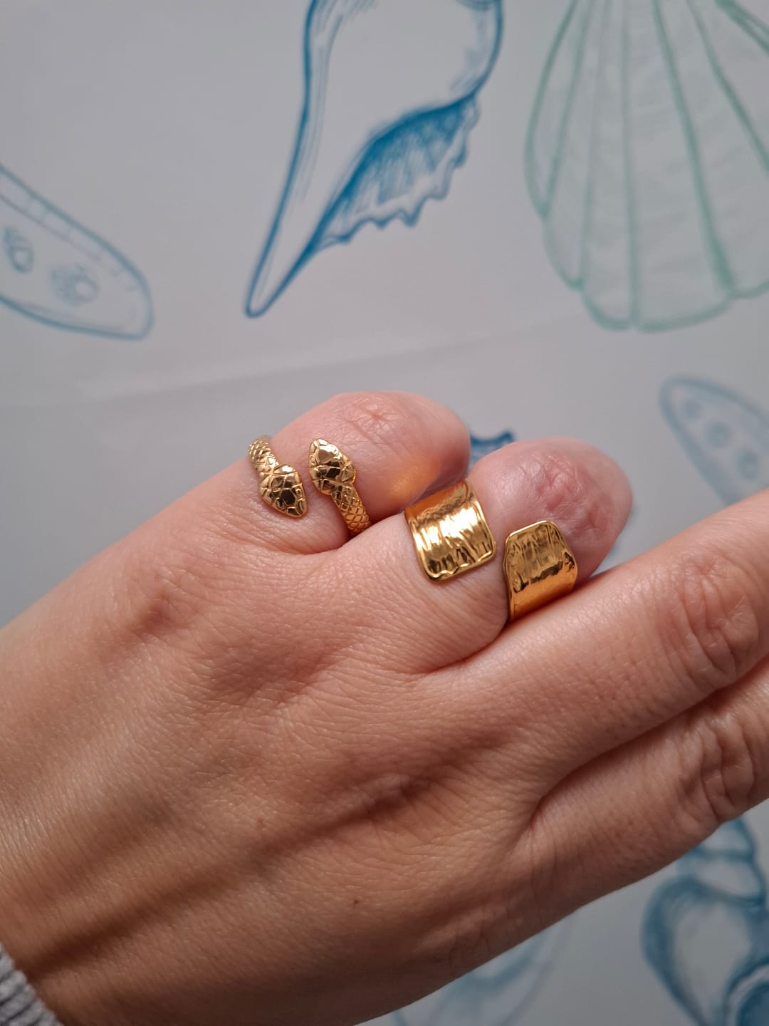 Customer photo review of Anillo Soho Gold Ajustable