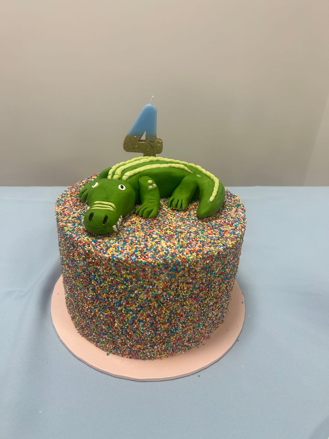 Customer photo review of Pinata Cake