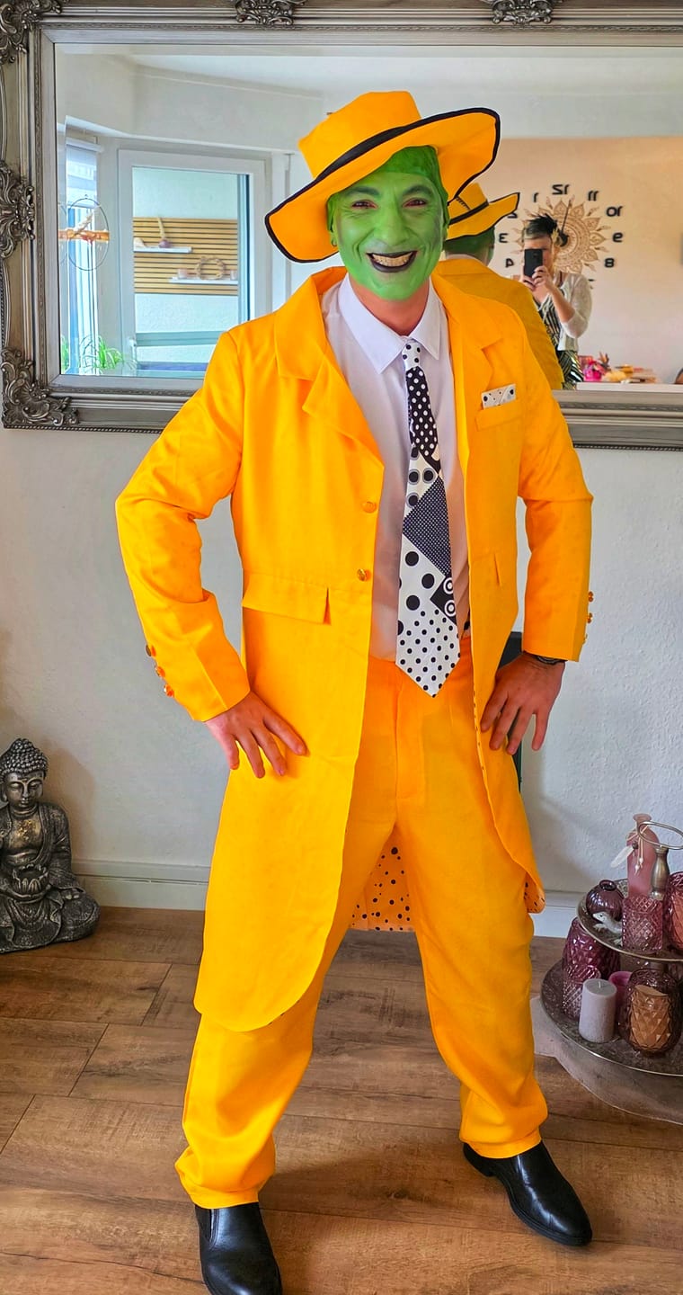 Customer photo review of Jim Carrey Gelb Anzug Cosplay Kostüm Uniform