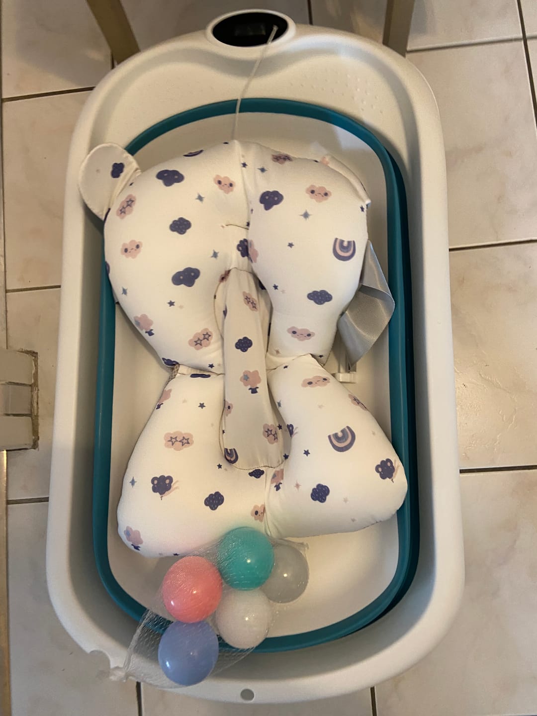 Customer photo review of Baignoire bébé pliable CLOUD - Thermomètre et coussin inclus