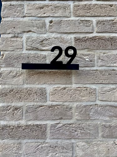 Customer photo review of Numero civico sagomato modello Line 01 Alluminio