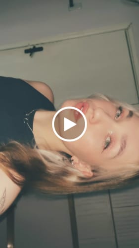 Customer video review of Pretty Glitter Lip Kit