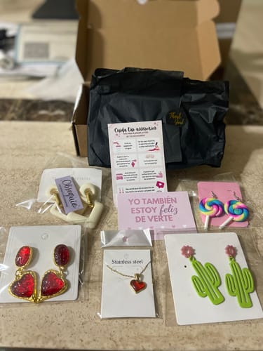 Customer photo review of Collar de corazón rojo - acero inoxidable