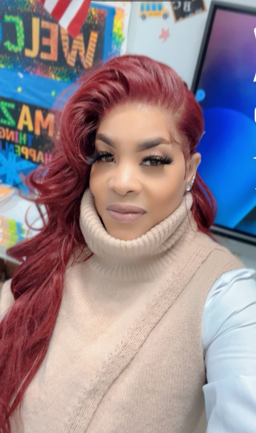 Customer photo review of Outre Perfect Hairline True Frontal Glueless Hand-Tied 13x6 HD Lace Front Wig - PEAK 701 - Pre-Shaped