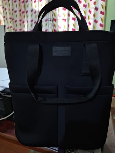Customer photo review of Bolsa Tote Bag Slay Laptop 15.6" Cool Capital Negro