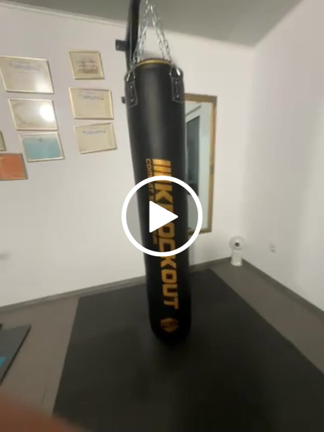 Customer video review of Suport Perete Sac Box Knockout 2.0