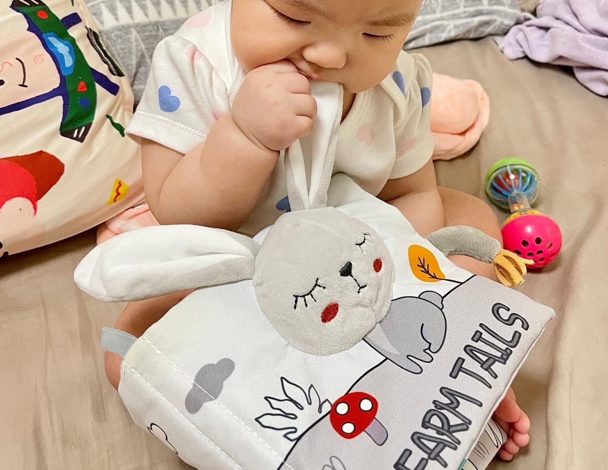 Customer photo review of Baby Sensory Books with Animal Tails 0M+